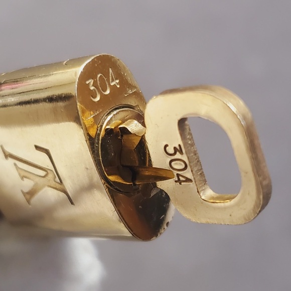 Louis Vuitton Brass Lock & Key 304 - Picture 2 of 5